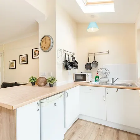 Big House In Filton Sleeps Up To 8 * 布里斯托