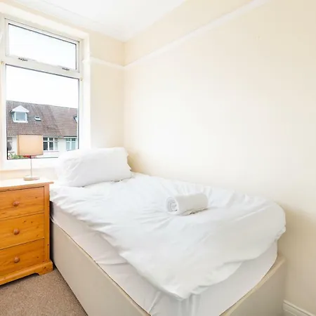 Big House In Filton Sleeps Up To 8 * 布里斯托