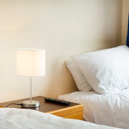 度假居 Big House In Filton Sleeps Up To 8 *