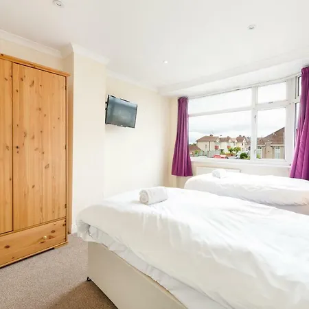 度假居 Big House In Filton Sleeps Up To 8 *