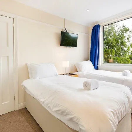 Big House In Filton Sleeps Up To 8 度假居 *