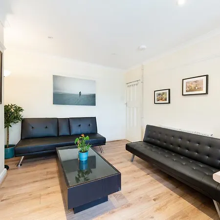 度假居 Big House In Filton Sleeps Up To 8 *