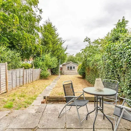 Big House In Filton Sleeps Up To 8