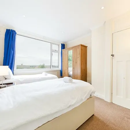 度假居 Big House In Filton Sleeps Up To 8 *